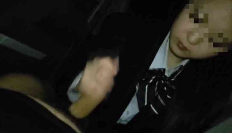 [FC2] 怕學妹叫太大聲，只好帶到車上開啟她的情慾開關！ (FC2-PPV-1336059)