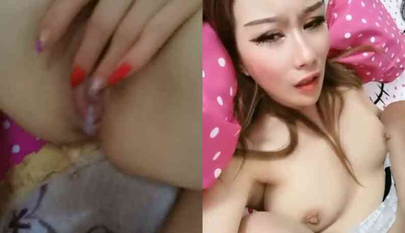 高額頭熟女口爆男閨蜜!蝴蝶小逼很持久!