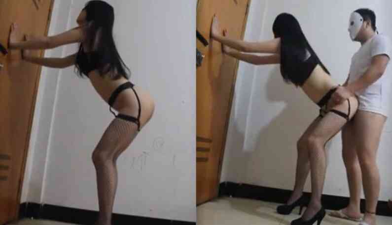 民間達人黑絲修長高挑正妹被幹的很爽！