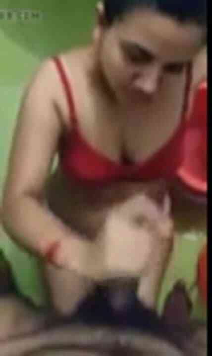 (Indian) Girl Sucks Cock and gets Cum on Her Lips- Porn 69
