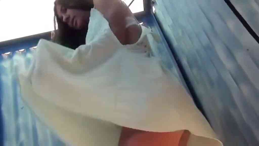 公共換衣間的偷窺！風吹現黃毛！！！